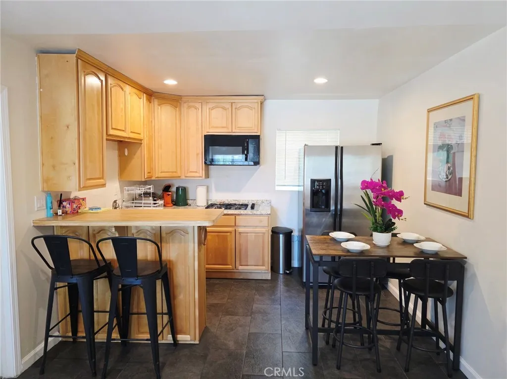 209 N Valley Center Avenue, Glendora, California 91741, 2 Bedrooms Bedrooms, ,2 BathroomsBathrooms,Residential Lease,For Rent,Valley Center,SR25185510