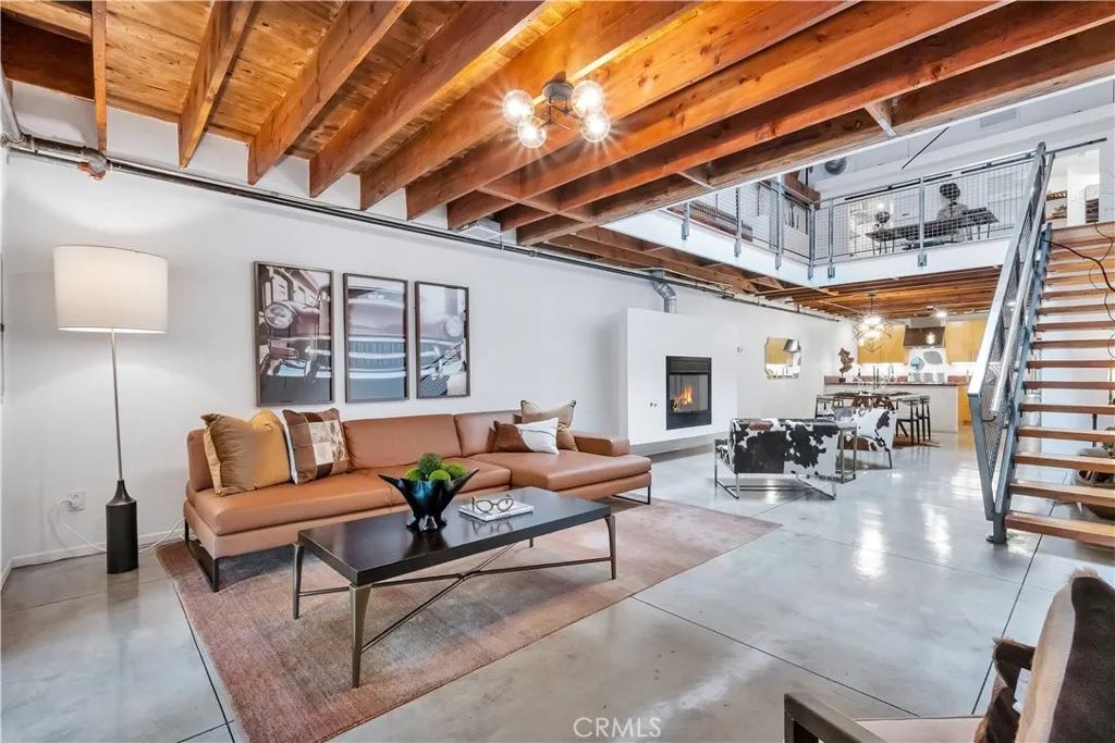 849 Pine Avenue C, Long Beach, California 90813 home-pic-1