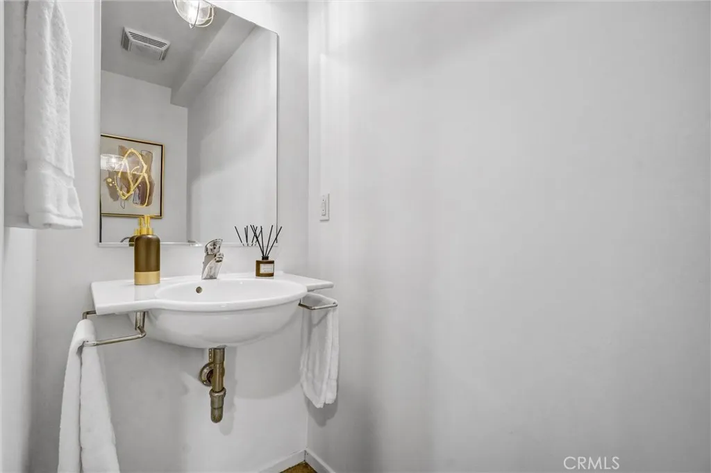 849 Pine Avenue C, Long Beach, California 90813 home-pic-40