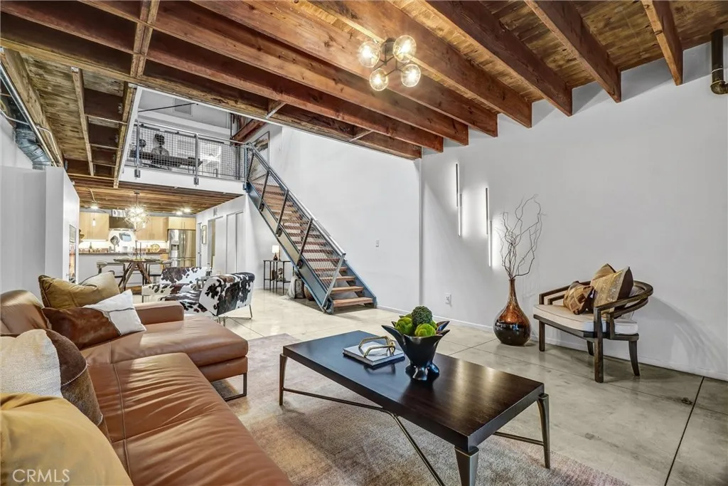 849 Pine Avenue C, Long Beach, California 90813 home-pic-2