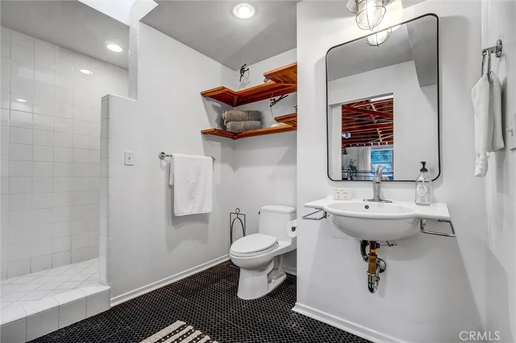 849 Pine Avenue C, Long Beach, California 90813 home-pic-38