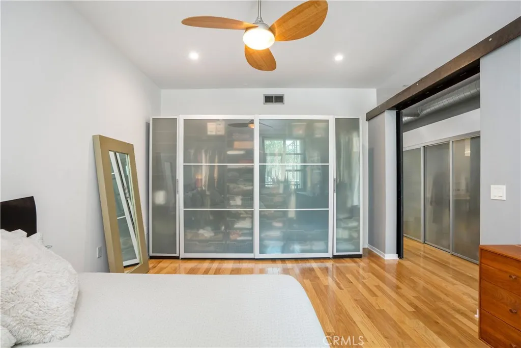 133 N The Promenade N 422, Long Beach, California 90802 home-pic-6