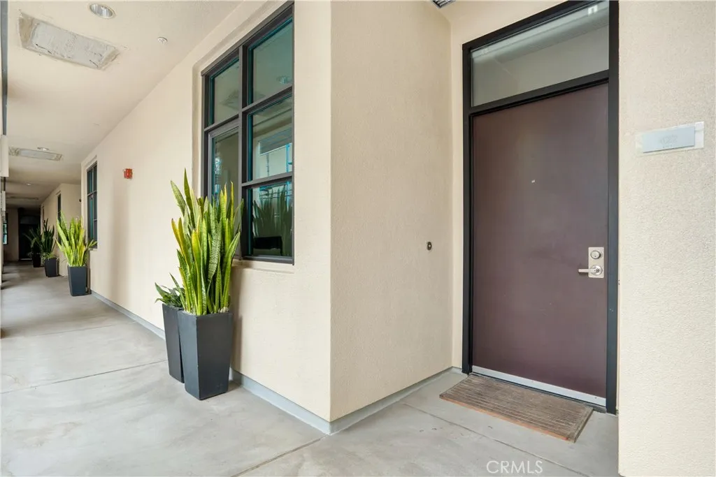 133 N The Promenade N 422, Long Beach, California 90802 home-pic-1