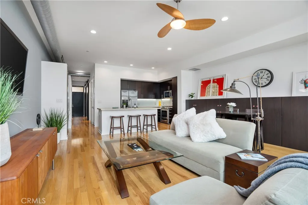 133 N The Promenade N 422, Long Beach, California 90802 home-pic-16