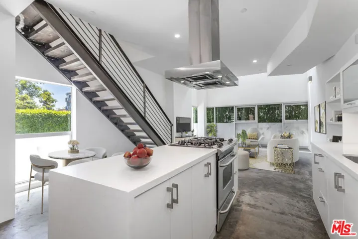 803 Wilcox Avenue 5, Los Angeles, California 90038