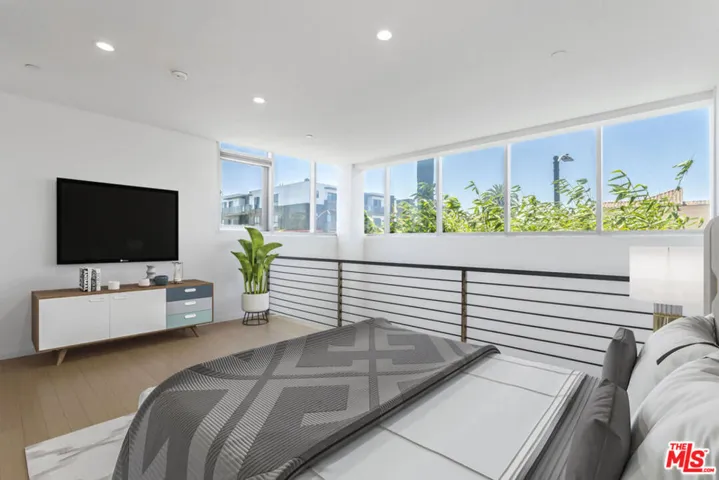 803 Wilcox Avenue 5, Los Angeles, California 90038