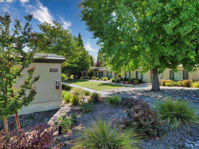 1209 Oakmont Drive 1, Walnut Creek, California 94595