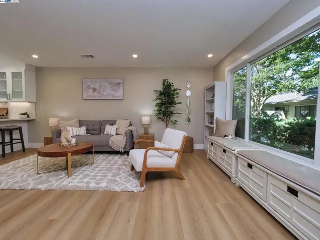 1209 Oakmont Drive 1, Walnut Creek, California 94595