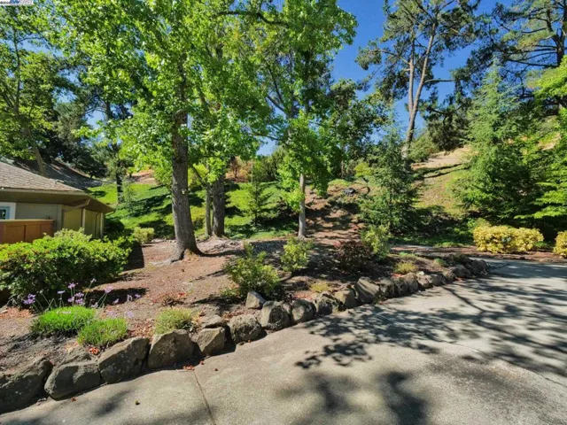 1209 Oakmont Drive 1, Walnut Creek, California 94595