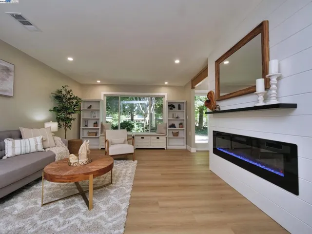 1209 Oakmont Drive 1, Walnut Creek, California 94595