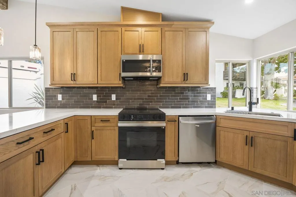 6915 Pear Tree Dr, Carlsbad, California 92011 home-pic-5