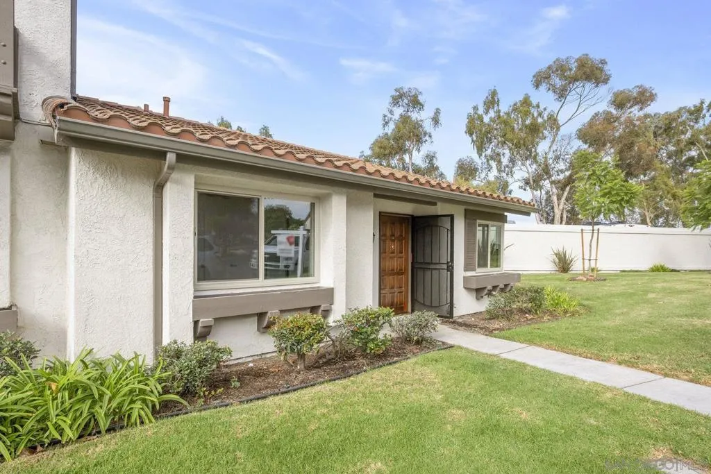 6915 Pear Tree Dr, Carlsbad, California 92011 home-pic-0