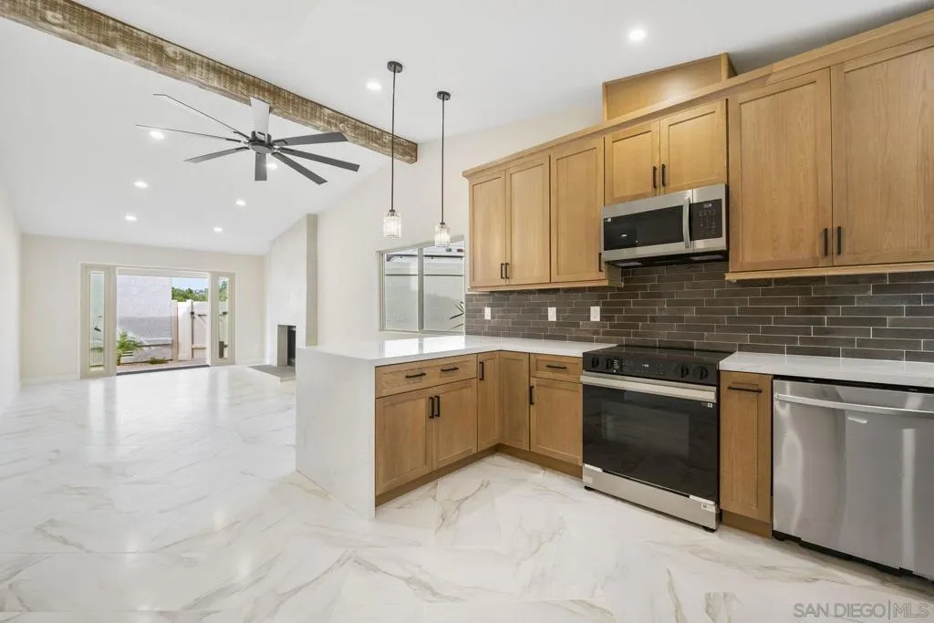 6915 Pear Tree Dr, Carlsbad, California 92011 home-pic-4