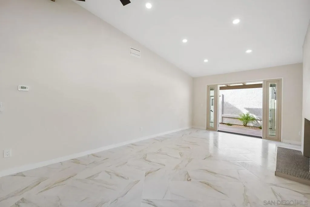 6915 Pear Tree Dr, Carlsbad, California 92011 home-pic-11