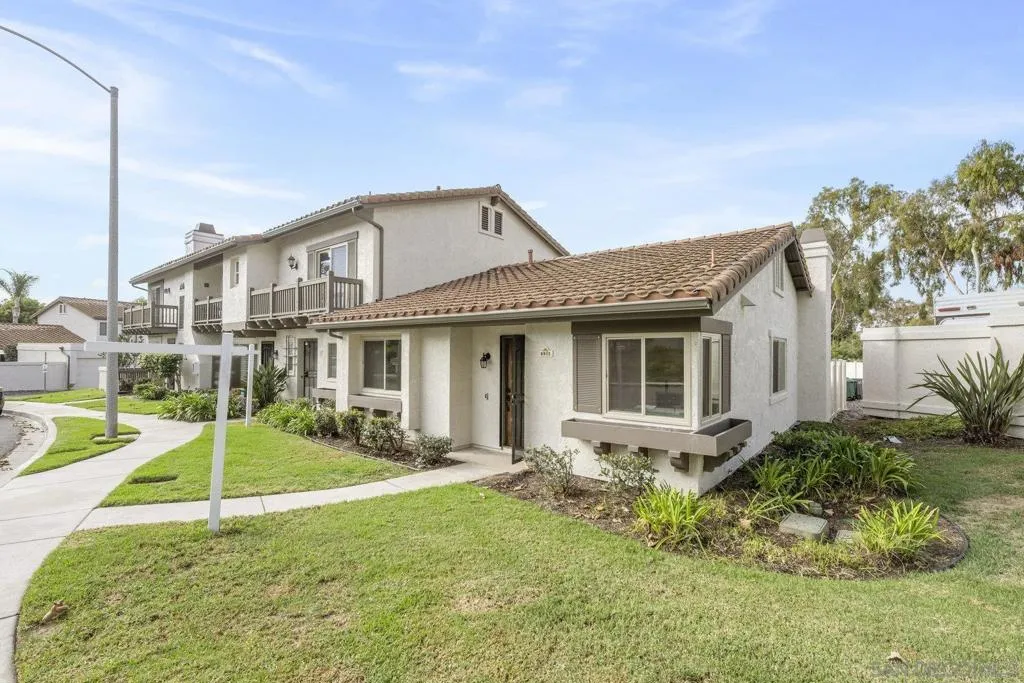 6915 Pear Tree Dr, Carlsbad, California 92011 home-pic-1