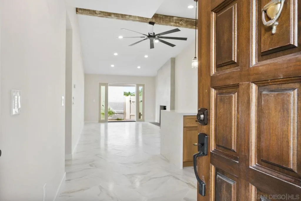 6915 Pear Tree Dr, Carlsbad, California 92011 home-pic-3