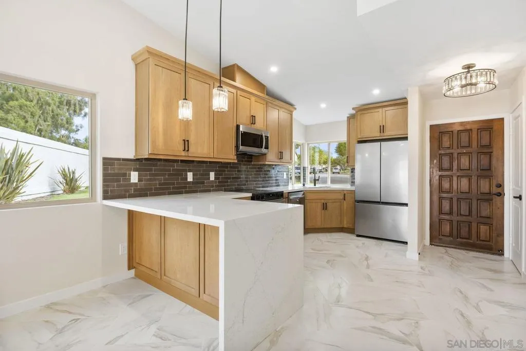 6915 Pear Tree Dr, Carlsbad, California 92011 home-pic-9