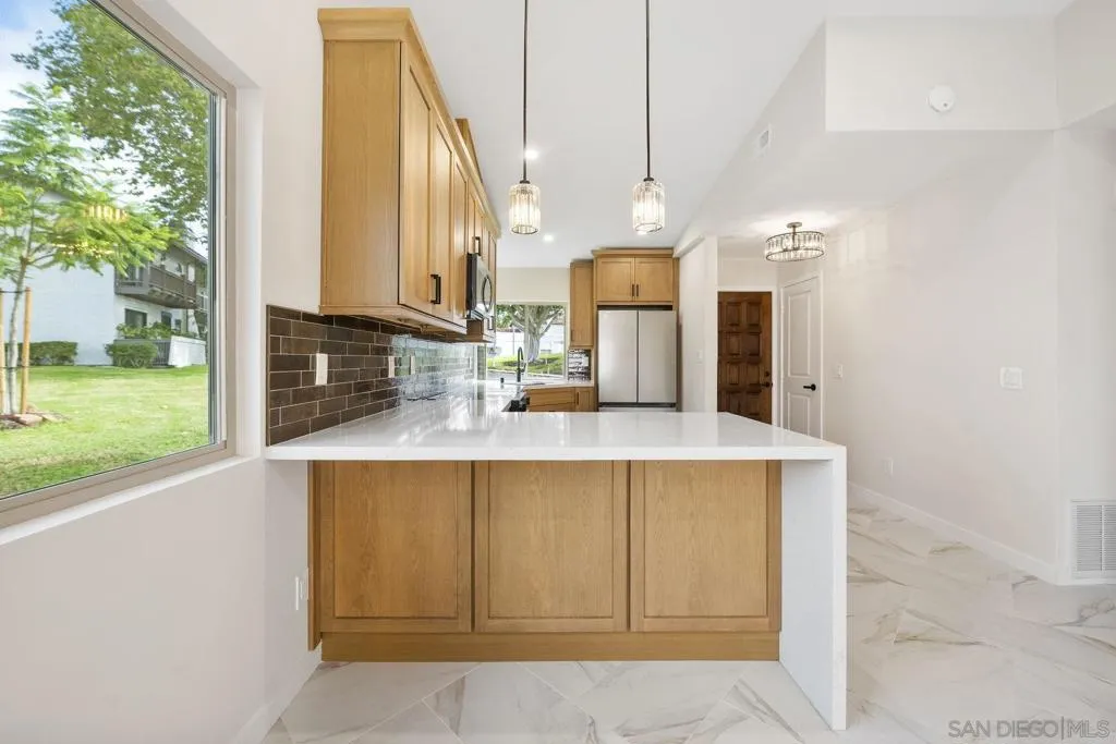 6915 Pear Tree Dr, Carlsbad, California 92011 home-pic-8