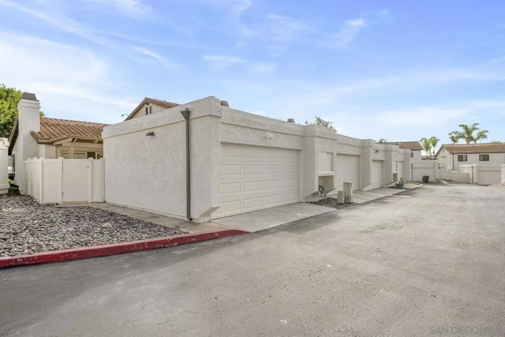6915 Pear Tree Dr, Carlsbad, California 92011 home-pic-27