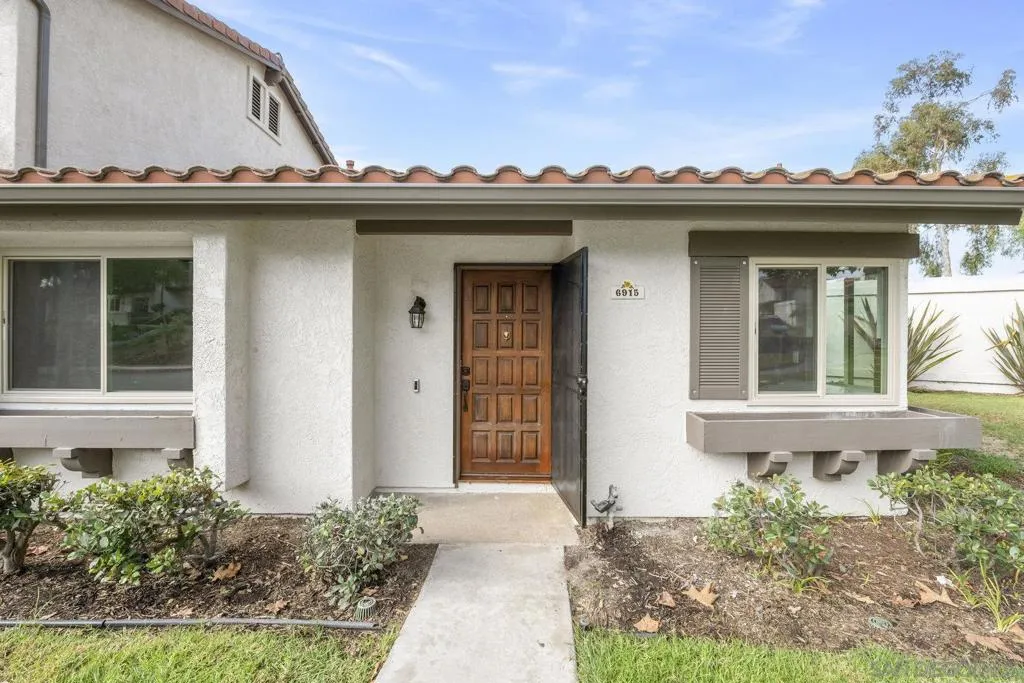 6915 Pear Tree Dr, Carlsbad, California 92011 home-pic-2