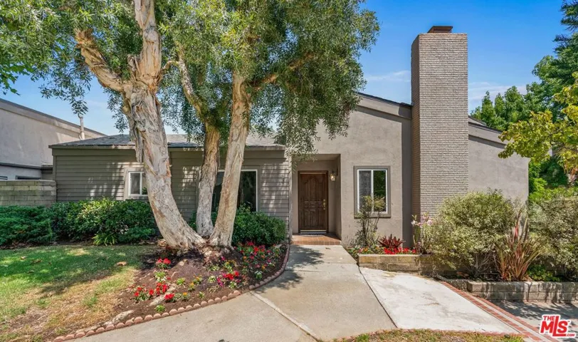 8 Village Parkway
