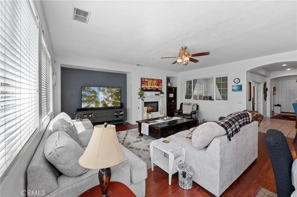 29268 Meandering Circle, Menifee, California 92584 home-pic-17