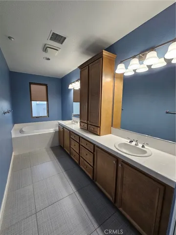 Primary bathrooom
