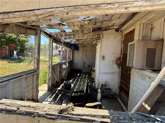 Back patio - 
Unsafe DO NOT ENTER