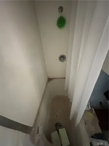 Shower/tub