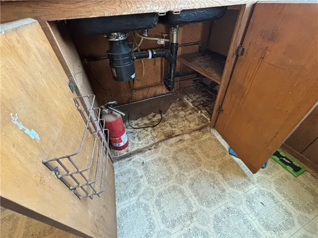 Bathroom sink