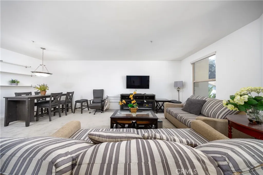 128 N Oak Knoll Avenue 317, Pasadena, California 91101 home-pic-5