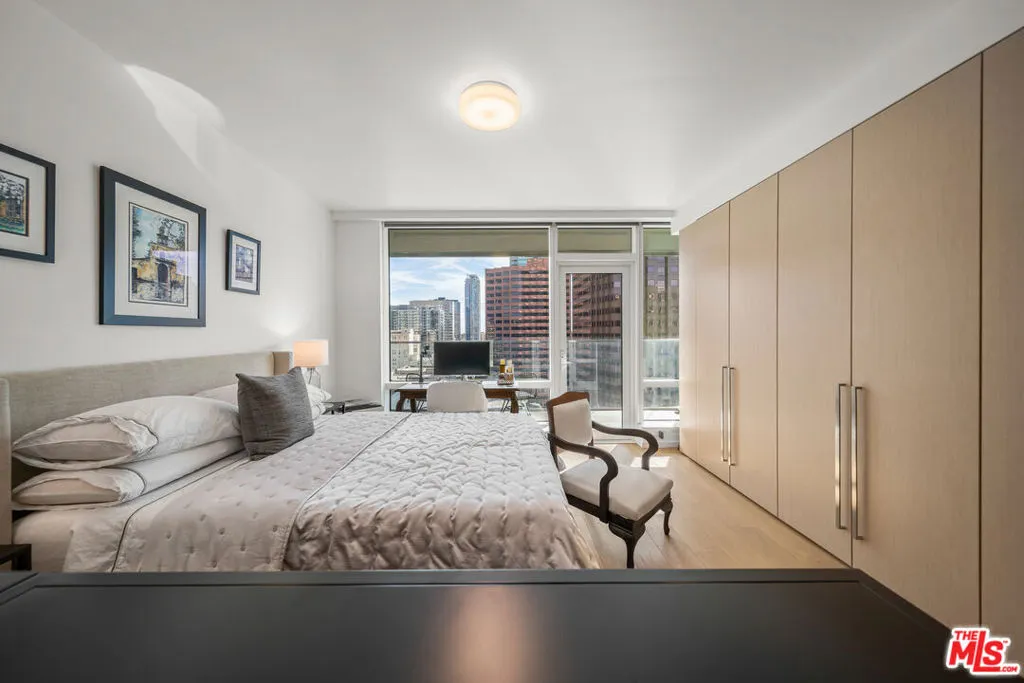877 Francisco Street  home-pic-12