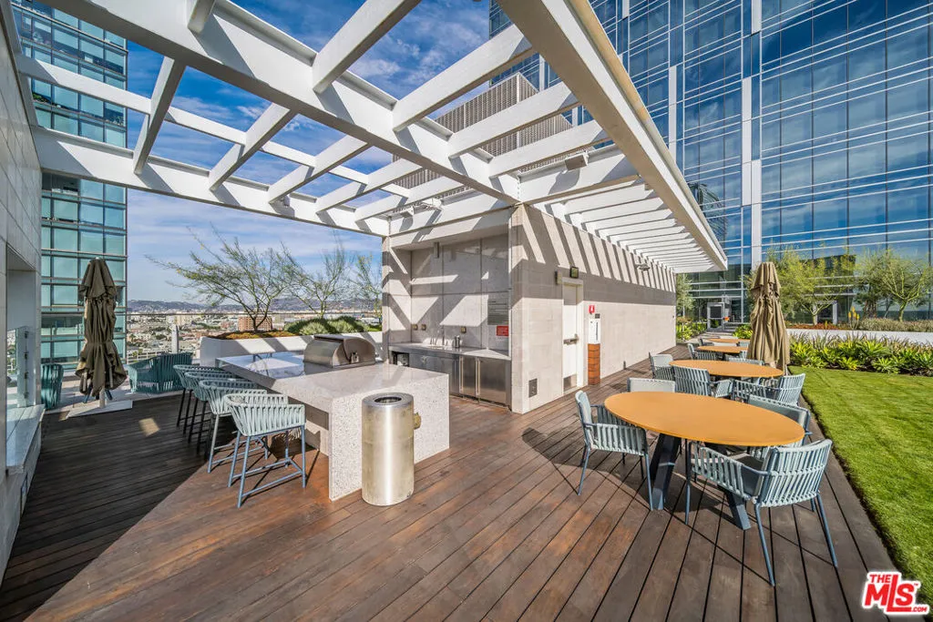 877 Francisco Street  home-pic-24