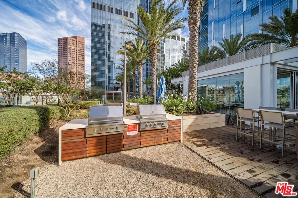 877 Francisco Street  home-pic-36
