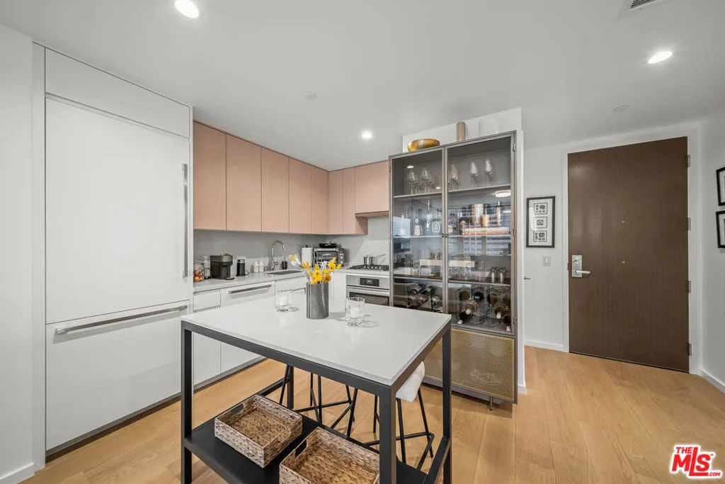 877 Francisco Street  home-pic-7
