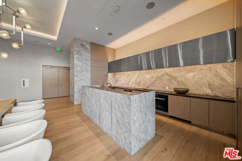 877 Francisco Street  home-pic-27