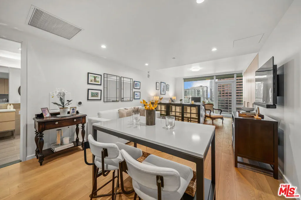 877 Francisco Street  home-pic-1