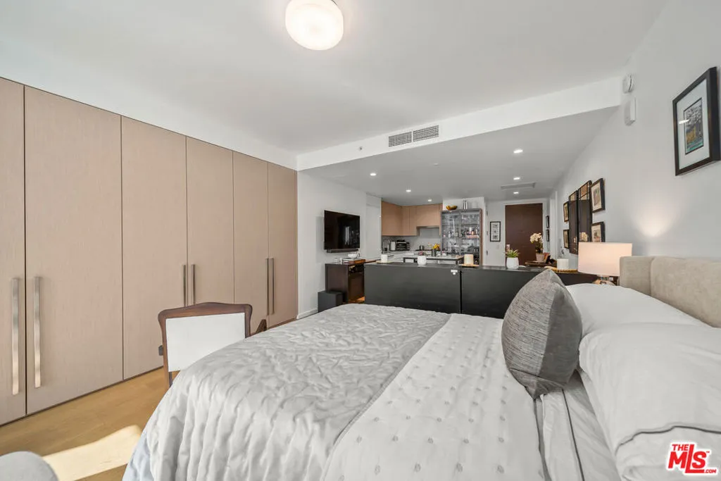 877 Francisco Street  home-pic-13