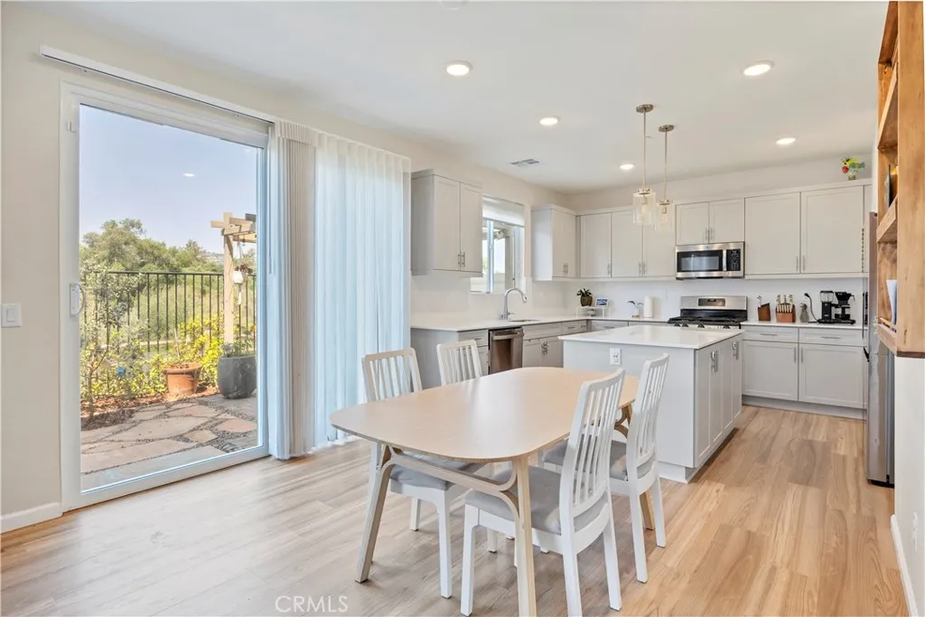 34758 Criollo Way, Fallbrook, California 92028 home-pic-3