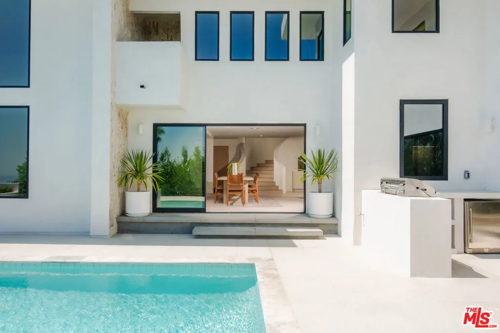 2380 Venus Drive, Los Angeles, California 90046 home-pic-1