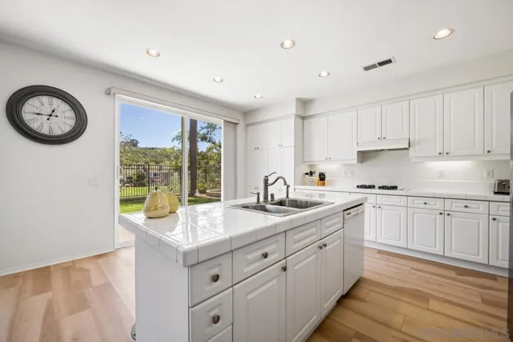 5329 Ruette De Mer, San Diego, California 92130