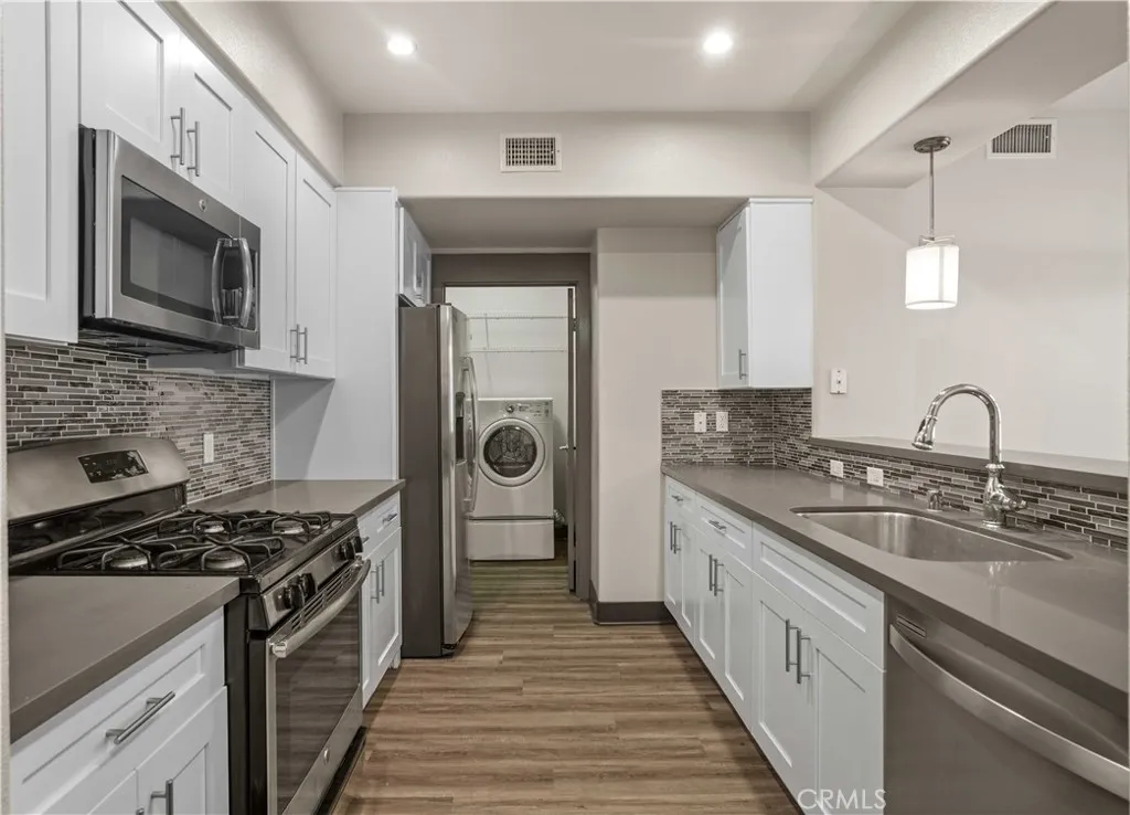 24595 Town Center Drive 3211, Valencia, California 91355 home-pic-2