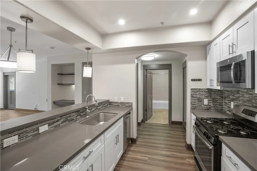 24595 Town Center Drive 3211, Valencia, California 91355 home-pic-1