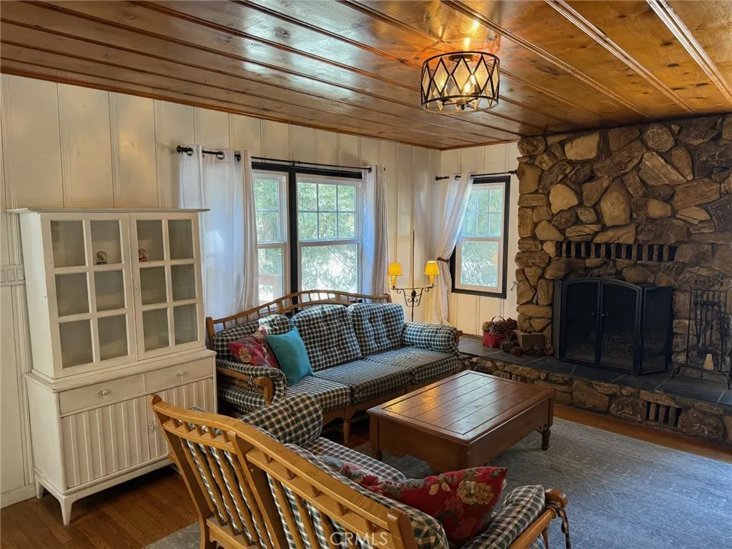 229 Oak Drive, Lake Arrowhead, California 92352 home-pic-10