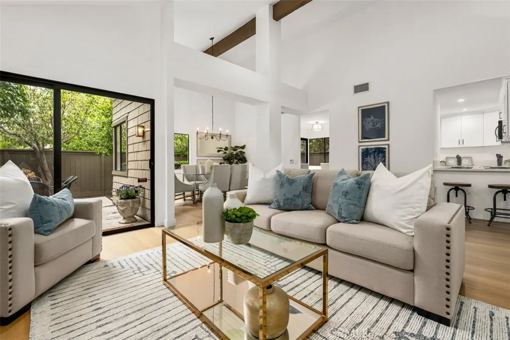 4 Woodlake, Irvine, California 92604, 2 Bedrooms Bedrooms, ,2 BathroomsBathrooms,Residential,For Sale,Woodlake,OC25185878