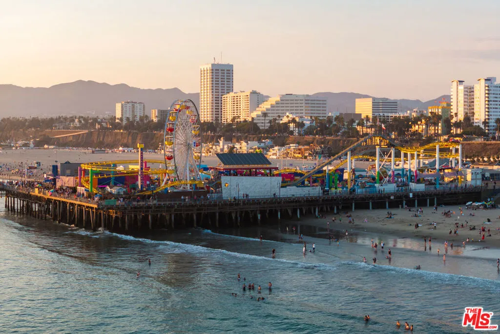 1447 Stanford Street C, Santa Monica, California 90404 home-pic-16