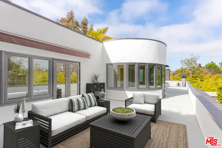 primary balcony - virtually st
