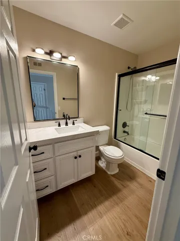 Upgraded Full Bathroom