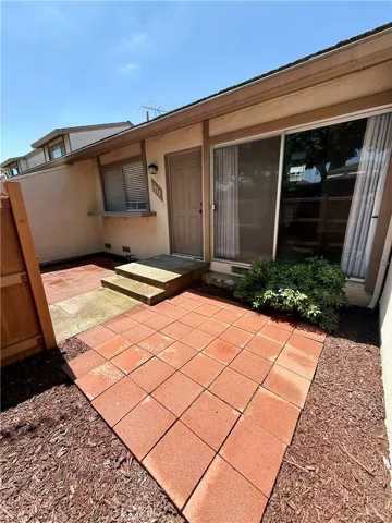 Spacious private front patio area