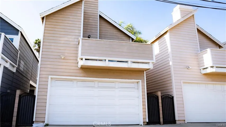 320 17th Street, Huntington Beach, California 92648